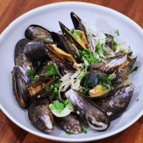 French supper: Moules in Pernod sauce